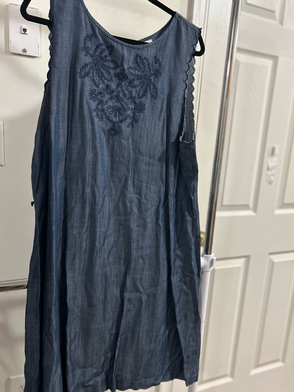 Liz Claiborne Navy Embroidered Sleeveless Tunic